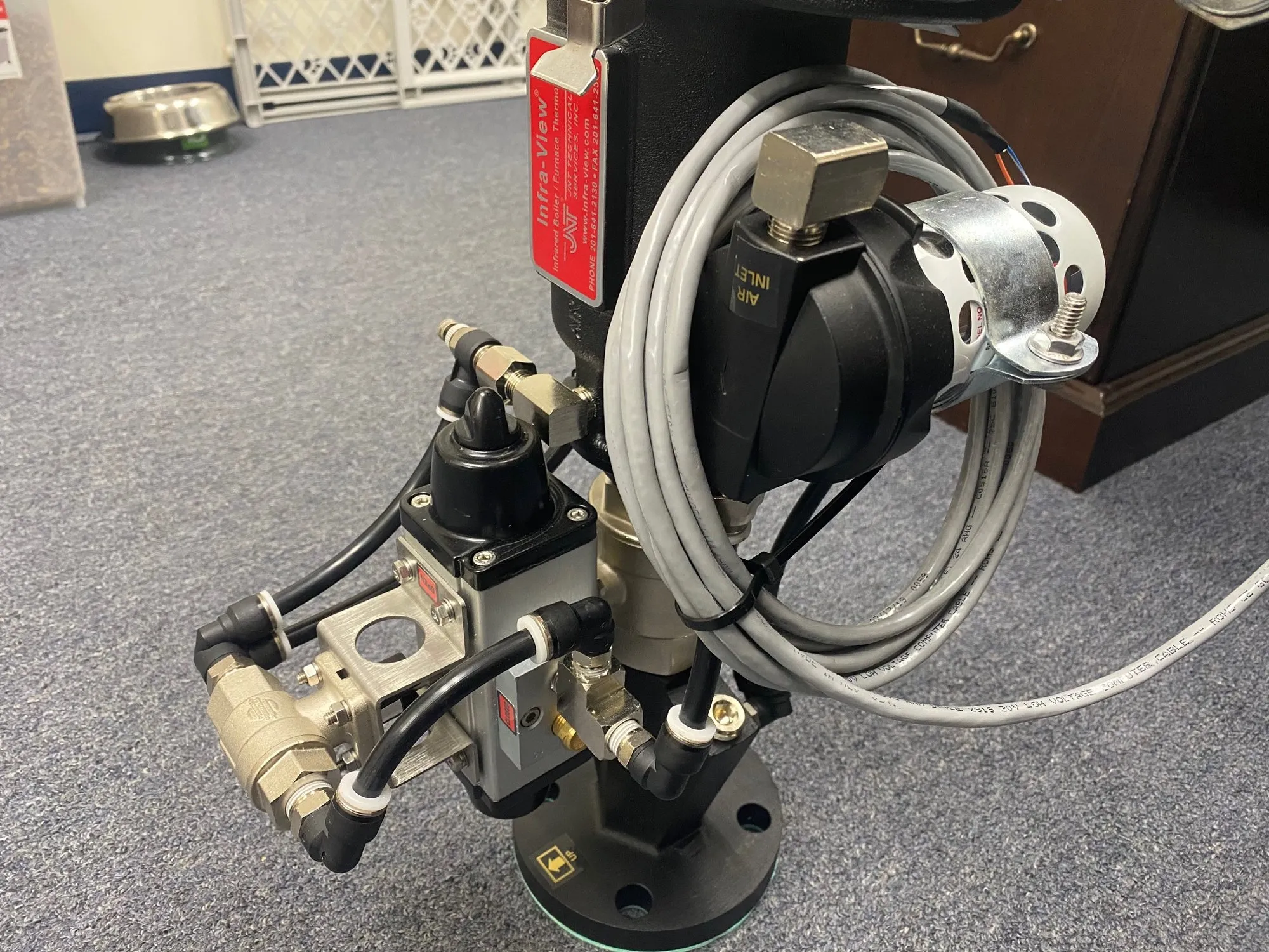Infra-View sensor in its air-cooled protective jacket with the local readout fitted